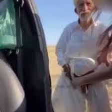 Jaisalmer viral video baba twitter, jaisalmer viral video car, Jaisalmer old man Car girl romantic moment watch!