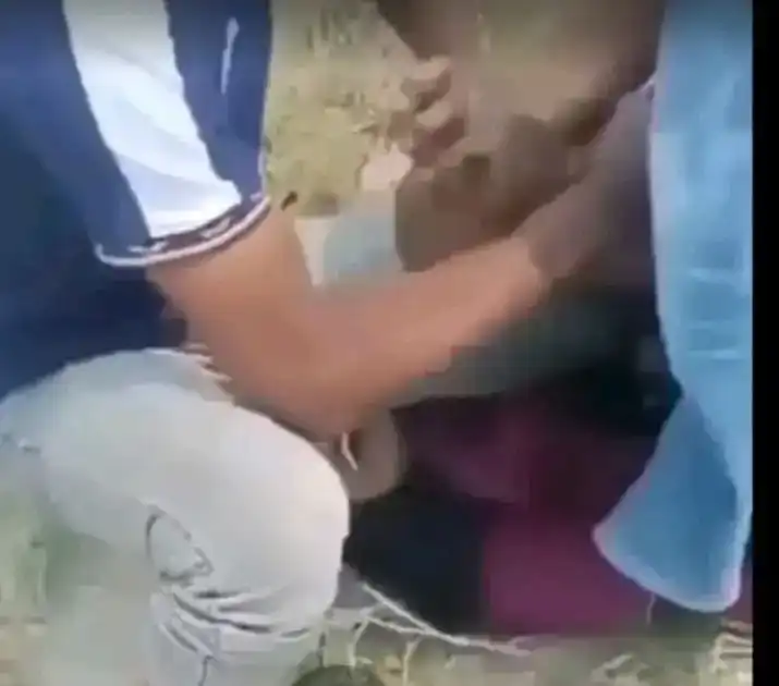 Balu De Na Na Balu Dio Na Original Video Clip 😢 বালু দে, না না বালু দিও না, ছাল উঠে যাবে! হাতটা ছাড়ো না প্লিজ, আমি আর পারছি না কষ্ট হচ্ছে!